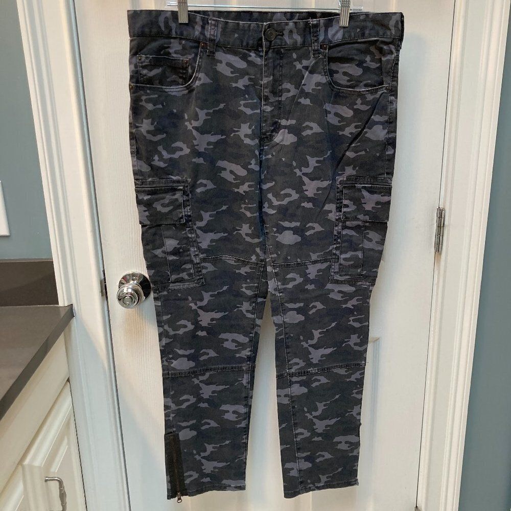 American Rag Gray Camo Style Cargo Pants Size 36 x 30